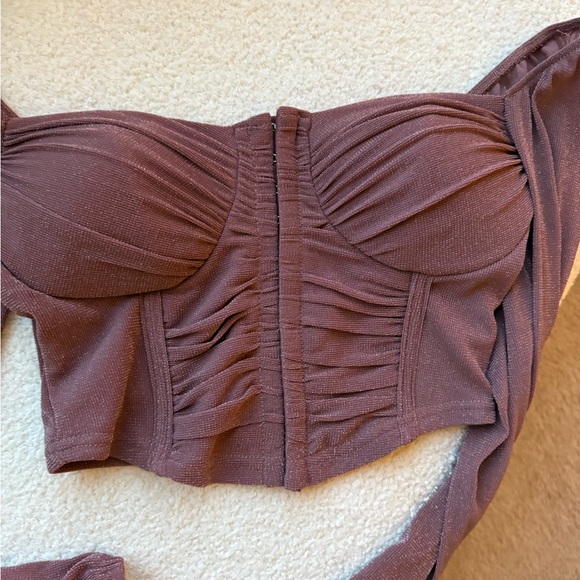 Elegant Mauve Off-Shoulder Top - Picture 3 of 6